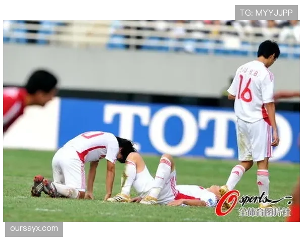刚刷到施洋赛后拎菜篮那张，球场帅哥下一秒就变邻居大叔